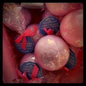 Cotton candy bath bombs